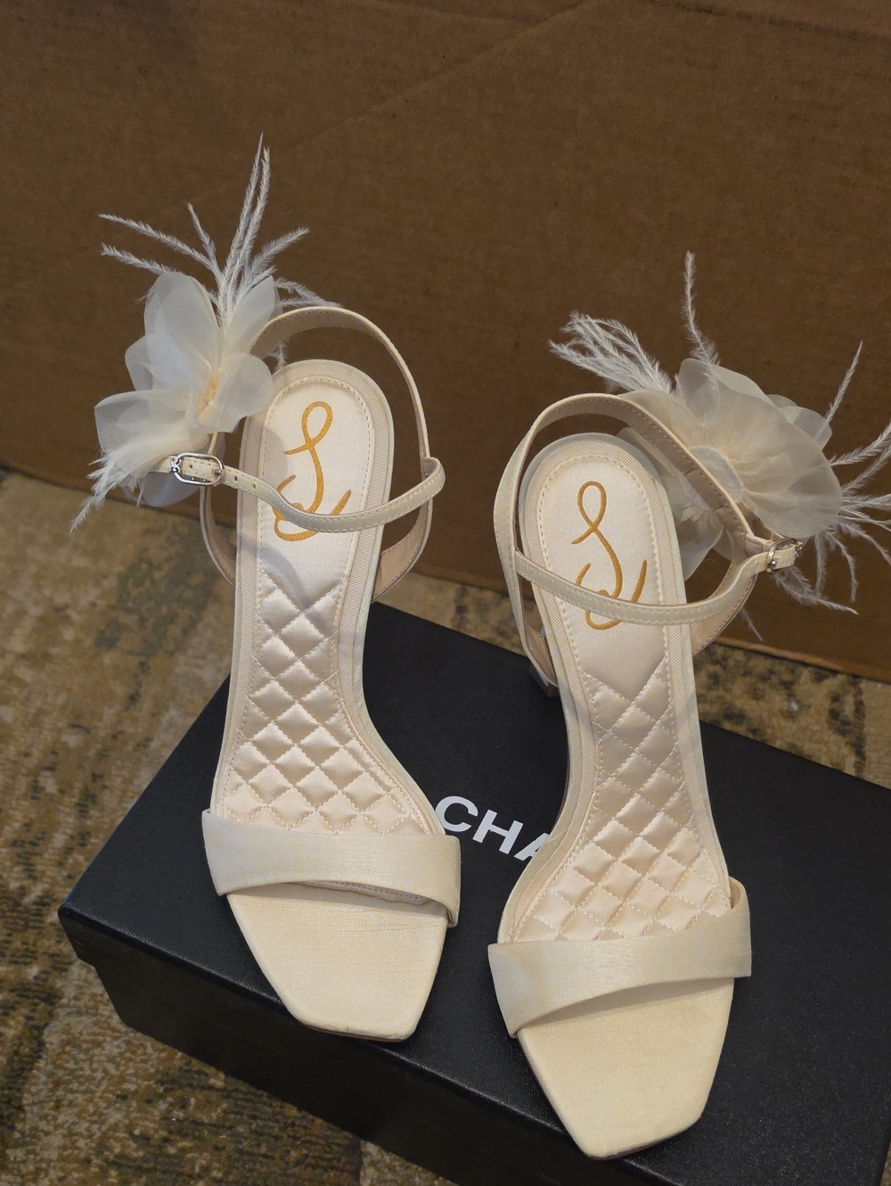Sam & Libby Cream Feathered Ankle-Strap Heels Size 8.5M - NWT